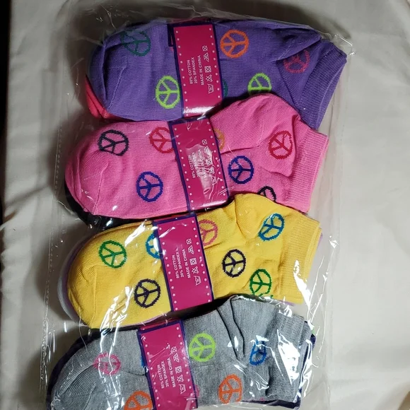 - 12 Pairs Assorted Colors Women's Ankle Socks Size 9-11 Peace Sign - Picture 6 of 6